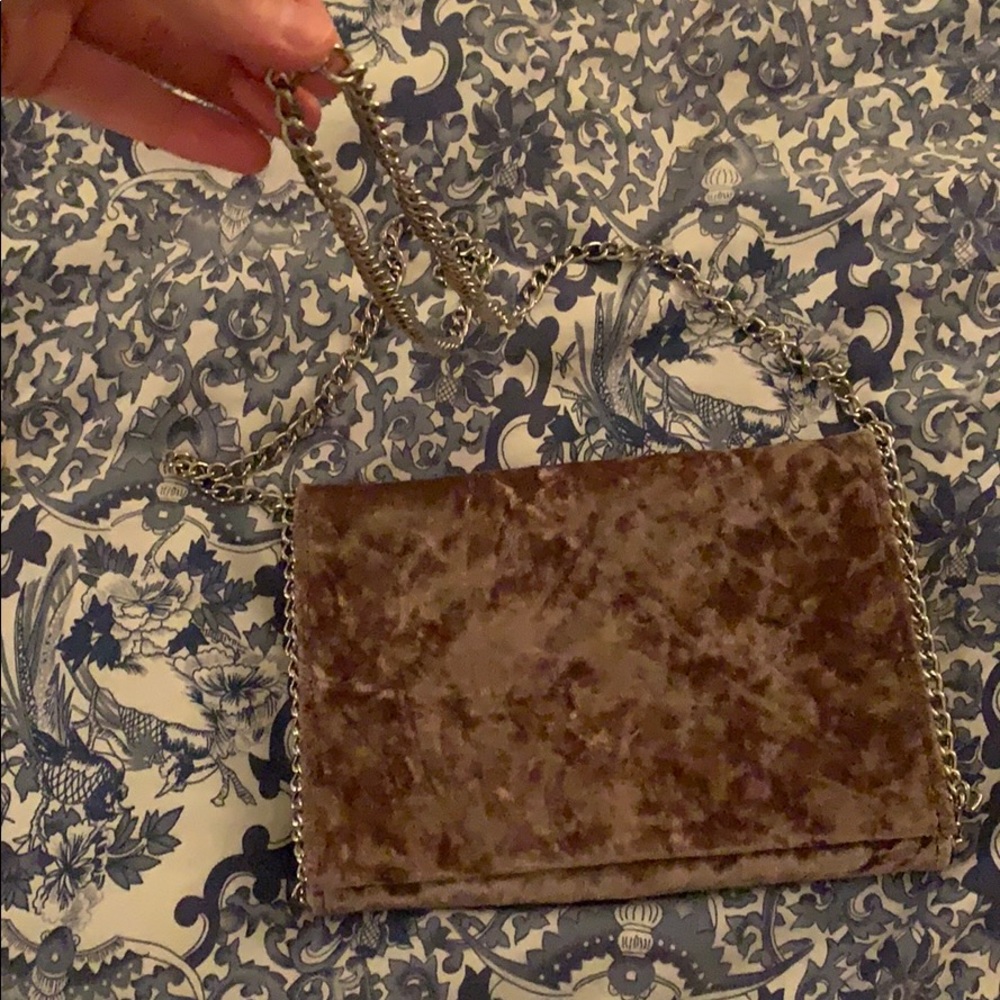 Chelsea 28 clutch with strap
